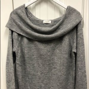 Sophie Rue Gray Off the Shoulder Sweater Sz. L